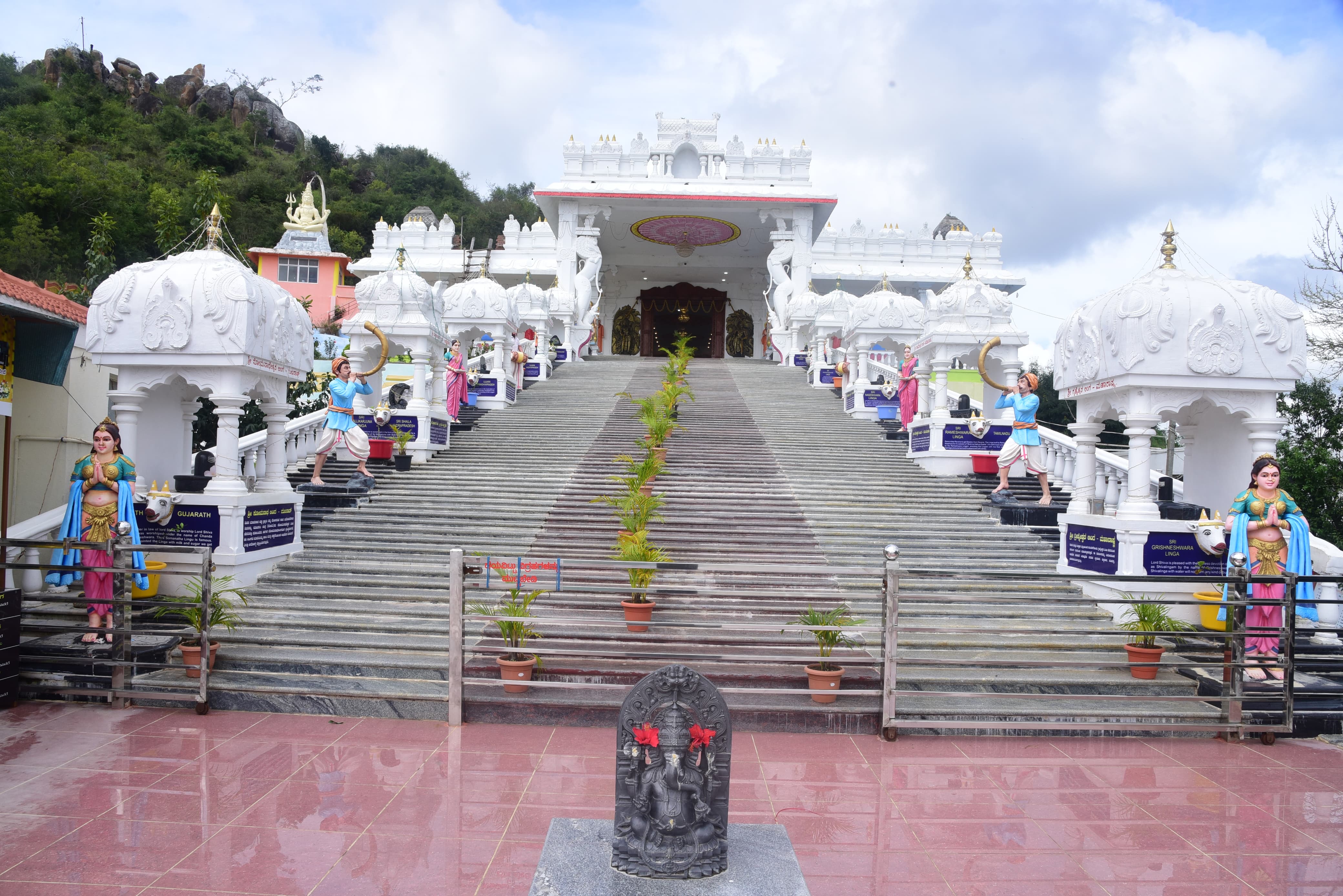 Exterior of Sri Pushpagiri Mahasamsthan
